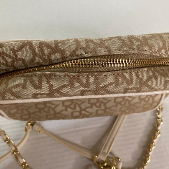 DKNY Signature Logo Beige/Tan Canvas Crossbody Bag with Zipper Closure Office - Picture 11 of 12